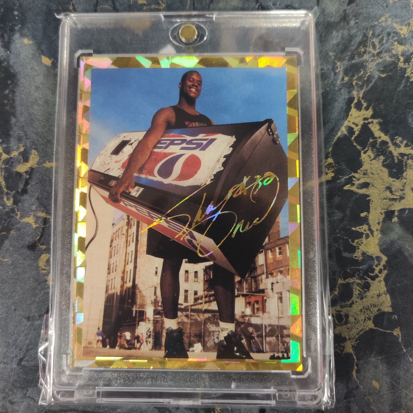 SHAQUILLE O NEAL HOLDING PEPSI VENDOR