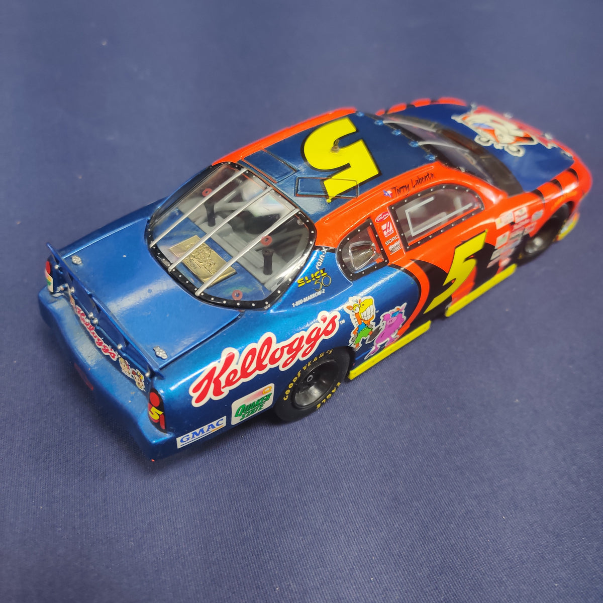 KELLOGS TONY THE TIGER #5 NASCAR 1:24 MODEL